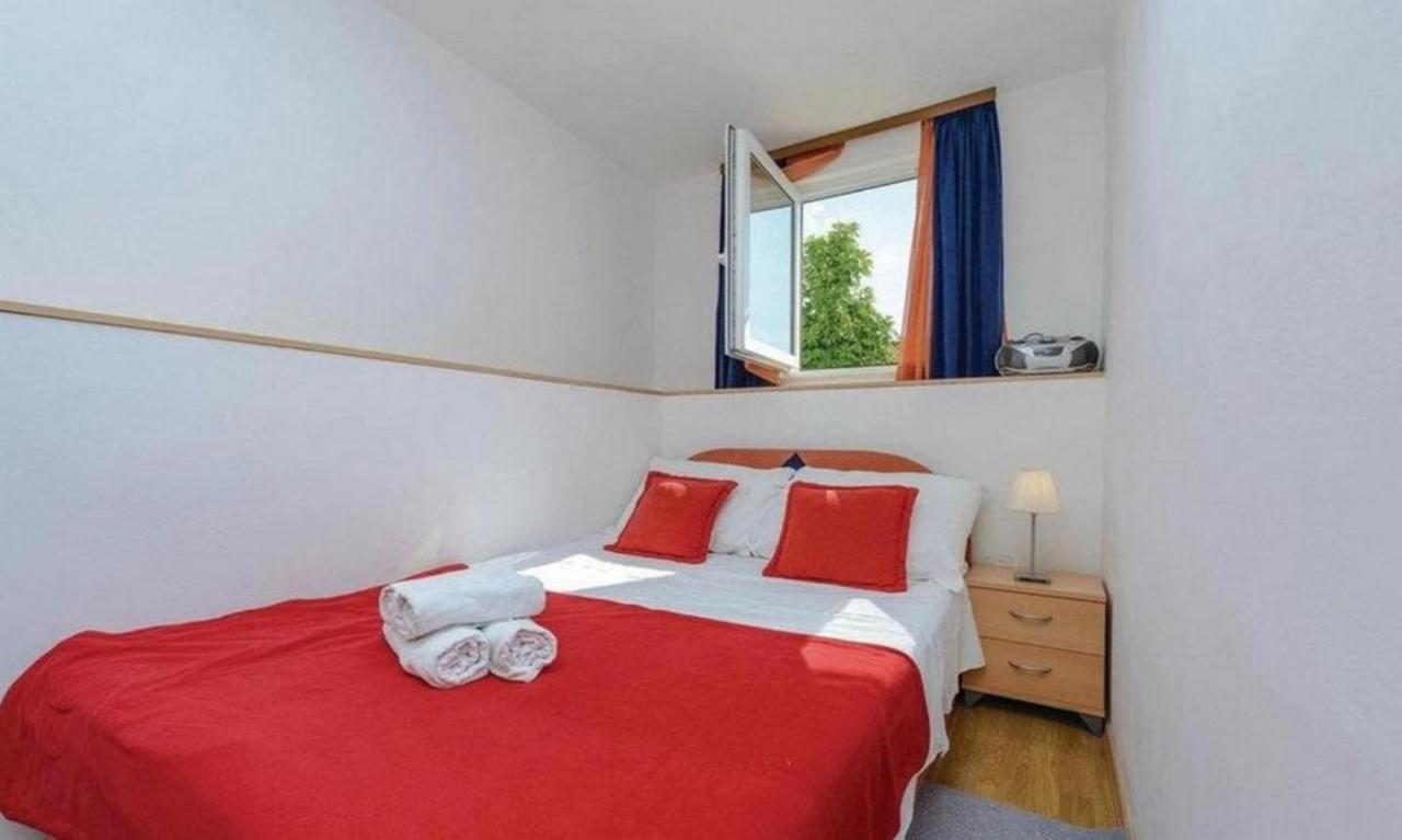 Apartments Raguz 챠브타트 외부 사진